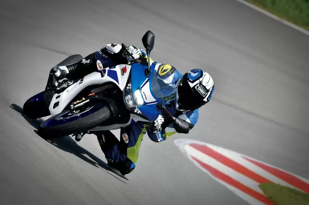 Suzuki GSX-R125 White Action Front
